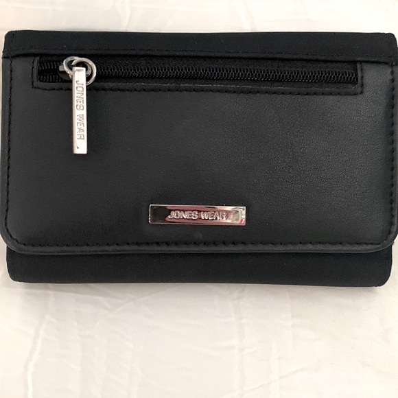 Jones Wear Black Wallet- 8 credit cards, 3 pockets one with a zipper - Picture 1 of 9
